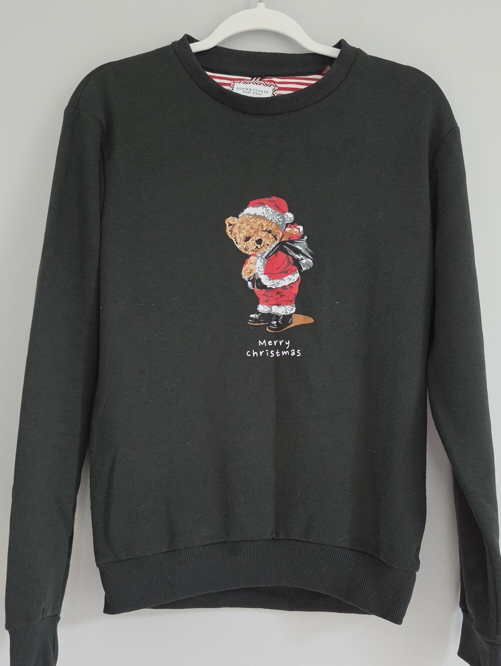 Christmas Bear Graphic Sweatshirt - Black